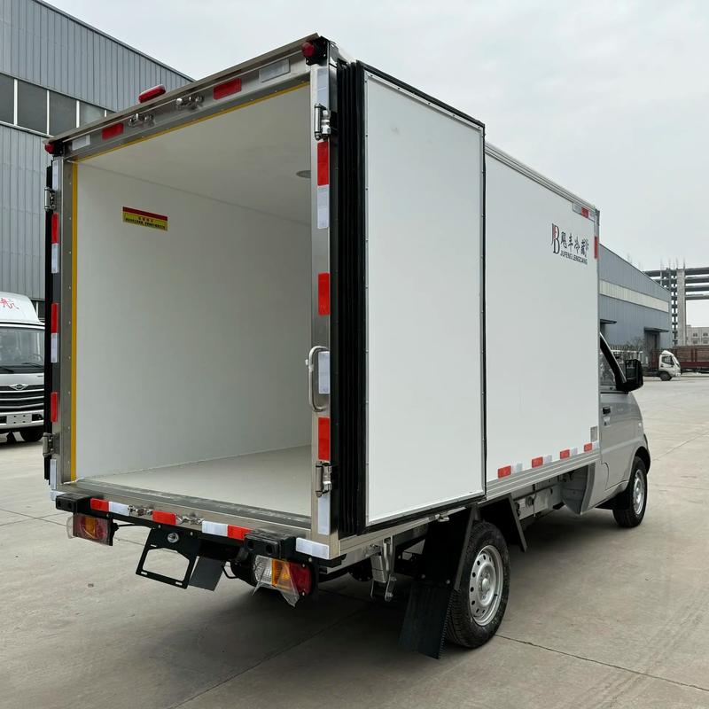 五菱荣光小卡冷藏车 高效可靠的城市冷链运输解决方案