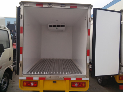 小型冷藏车与随车吊的价格分析及选购指南