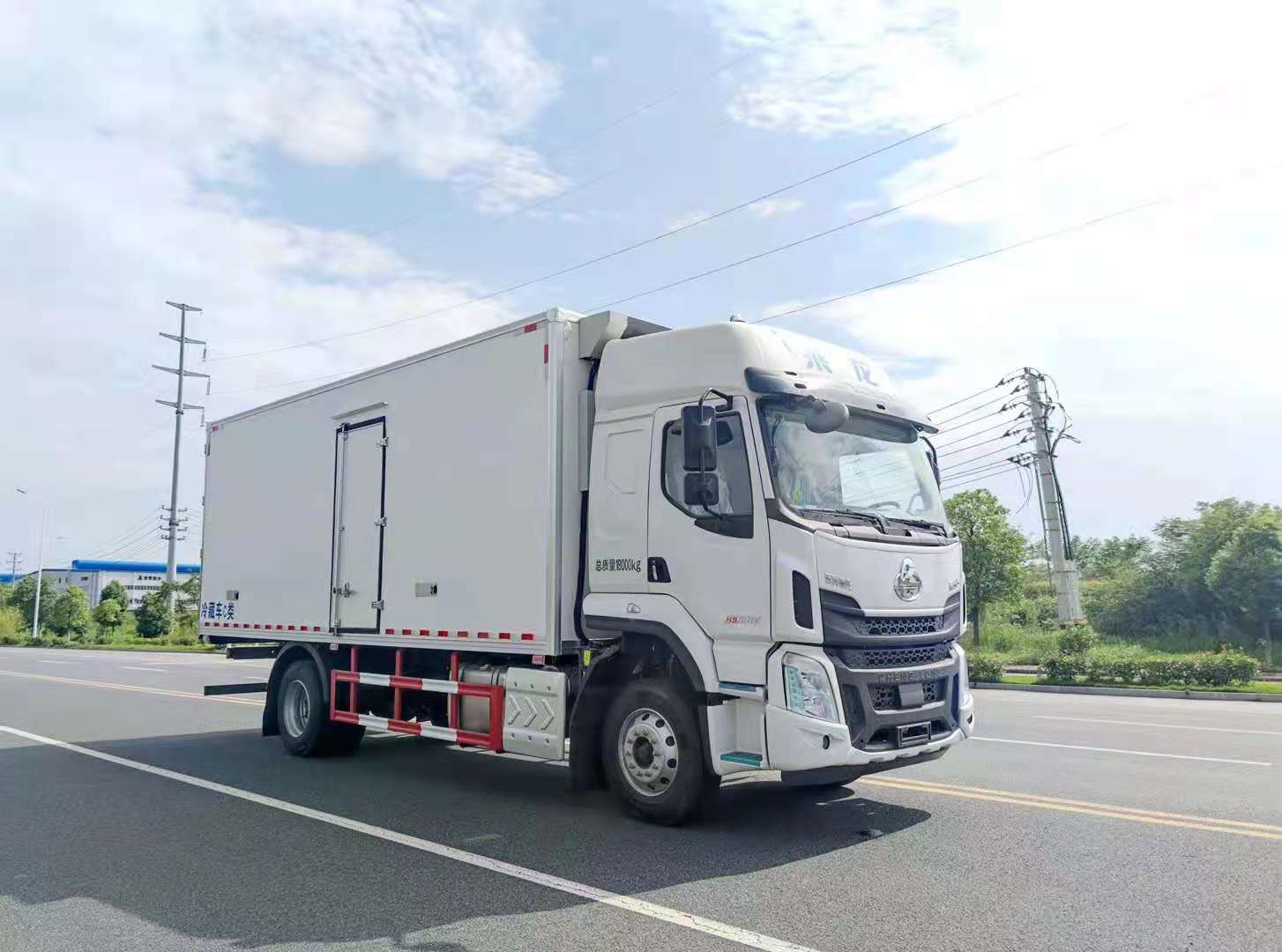 国六东风柳汽乘龙H5单桥6.8米冷藏车 农产品冷链物流的可靠之选